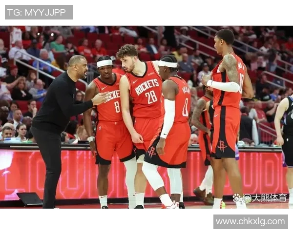 2月12日火箭队对决强敌全力争胜展现球队实力与团结精神